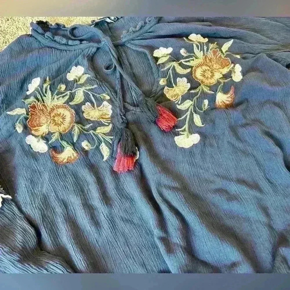 American Eaglr Embroidered Shirt - Picture 2 of 3